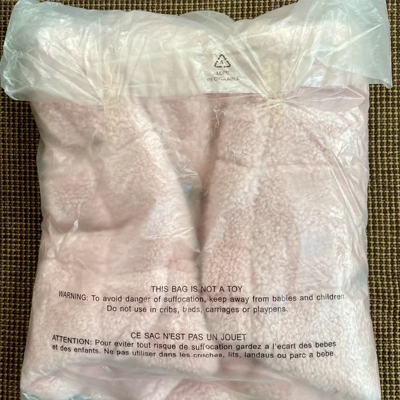 NWT Victoria's Secret PINK Cozy Fleece Plush Tote Travel Bag 2025 - Picture 6 of 6